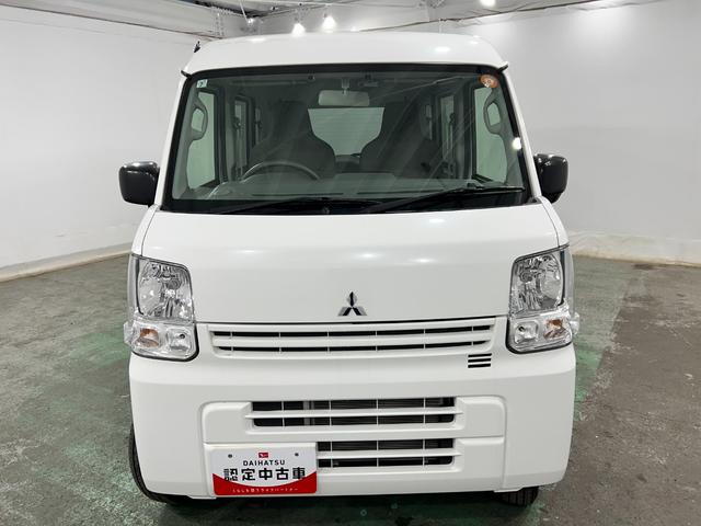 ミニキャブバンＭ　走行３５２８キロ／ＴＶレスナビ／ＥＴＣ／ＭＴ一年保証・走行距離無制限走行３５２８キロ　助手席エアバック　純正カーペットマット　ＴＶレスナビ　ブルートゥース　ＥＴＣ　ドラレコ（埼玉県）の中古車