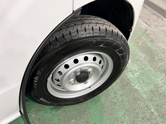 ミニキャブバンＭ　走行３５２８キロ／ＴＶレスナビ／ＥＴＣ／ＭＴ一年保証・走行距離無制限走行３５２８キロ　助手席エアバック　純正カーペットマット　ＴＶレスナビ　ブルートゥース　ＥＴＣ　ドラレコ（埼玉県）の中古車