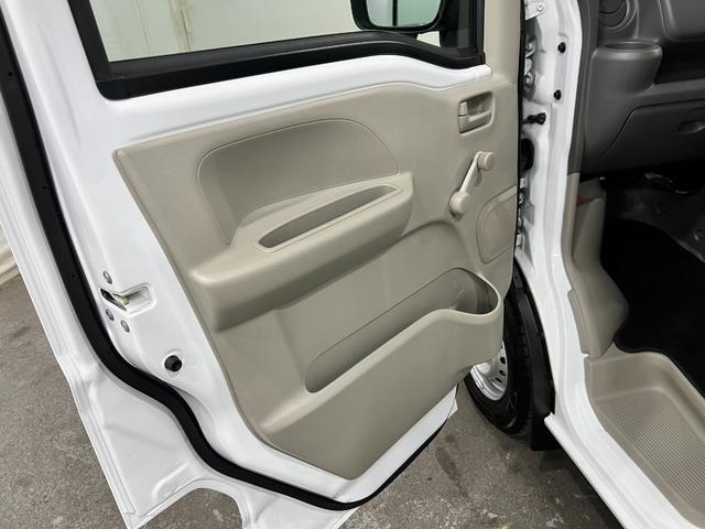 ミニキャブバンＭ　走行３５２８キロ／ＴＶレスナビ／ＥＴＣ／ＭＴ一年保証・走行距離無制限走行３５２８キロ　助手席エアバック　純正カーペットマット　ＴＶレスナビ　ブルートゥース　ＥＴＣ　ドラレコ（埼玉県）の中古車