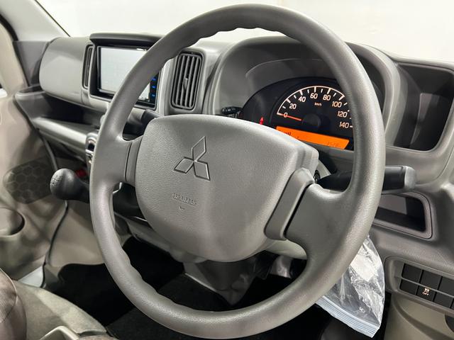 ミニキャブバンＭ　走行３５２８キロ／ＴＶレスナビ／ＥＴＣ／ＭＴ一年保証・走行距離無制限走行３５２８キロ　助手席エアバック　純正カーペットマット　ＴＶレスナビ　ブルートゥース　ＥＴＣ　ドラレコ（埼玉県）の中古車