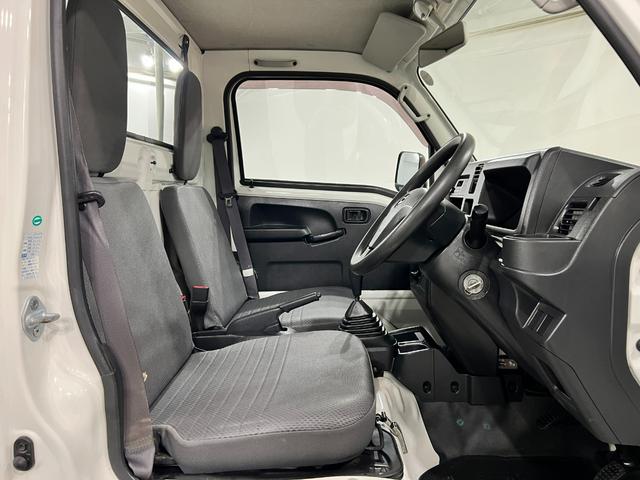 ハイゼットトラックスタンダード　４ＷＤ／ＭＴ車／走行４０９７１キロ／ラジオ１年保証距離無制限　走行距離４０９７１キロ　４ＷＤ　マニュアル車　ＦＭＡＭラジオ　純正フロアマット　マニュアルエアコン　取扱説明書（埼玉県）の中古車