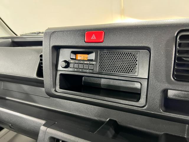 ハイゼットトラックスタンダード　４ＷＤ／ＭＴ車／走行４０９７１キロ／ラジオ１年保証距離無制限　走行距離４０９７１キロ　４ＷＤ　マニュアル車　ＦＭＡＭラジオ　純正フロアマット　マニュアルエアコン　取扱説明書（埼玉県）の中古車