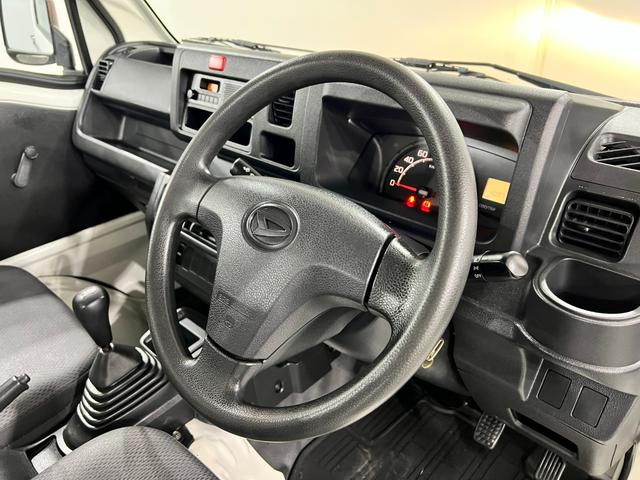 ハイゼットトラックスタンダード　４ＷＤ／ＭＴ車／走行４０９７１キロ／ラジオ１年保証距離無制限　走行距離４０９７１キロ　４ＷＤ　マニュアル車　ＦＭＡＭラジオ　純正フロアマット　マニュアルエアコン　取扱説明書（埼玉県）の中古車