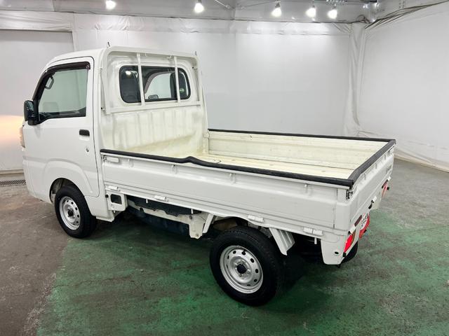 ハイゼットトラックスタンダード　４ＷＤ／ＭＴ車／走行４０９７１キロ／ラジオ１年保証距離無制限　走行距離４０９７１キロ　４ＷＤ　マニュアル車　ＦＭＡＭラジオ　純正フロアマット　マニュアルエアコン　取扱説明書（埼玉県）の中古車