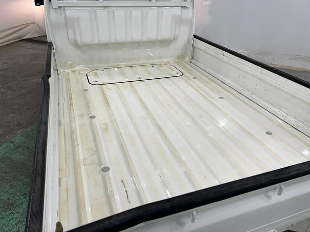 ハイゼットトラックスタンダード　４ＷＤ／ＭＴ車／走行４０９７１キロ／ラジオ１年保証距離無制限　走行距離４０９７１キロ　４ＷＤ　マニュアル車　ＦＭＡＭラジオ　純正フロアマット　マニュアルエアコン　取扱説明書（埼玉県）の中古車