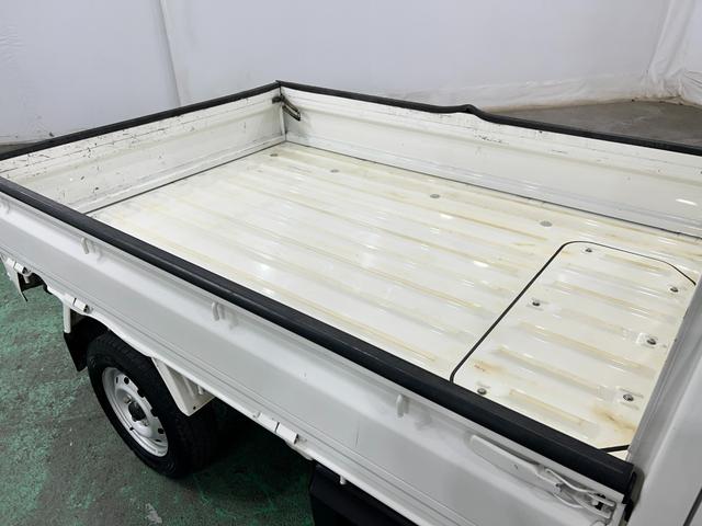 ハイゼットトラックスタンダード　４ＷＤ／ＭＴ車／走行４０９７１キロ／ラジオ１年保証距離無制限　走行距離４０９７１キロ　４ＷＤ　マニュアル車　ＦＭＡＭラジオ　純正フロアマット　マニュアルエアコン　取扱説明書（埼玉県）の中古車