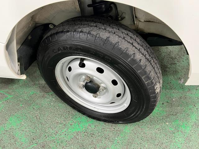 ハイゼットトラックスタンダード　４ＷＤ／ＭＴ車／走行４０９７１キロ／ラジオ１年保証距離無制限　走行距離４０９７１キロ　４ＷＤ　マニュアル車　ＦＭＡＭラジオ　純正フロアマット　マニュアルエアコン　取扱説明書（埼玉県）の中古車