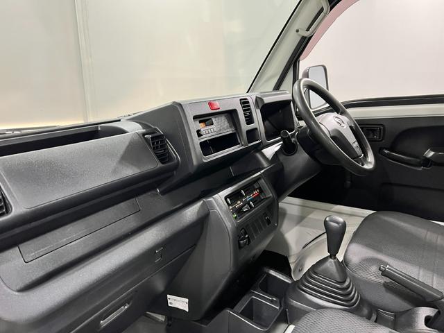 ハイゼットトラックスタンダード　４ＷＤ／ＭＴ車／走行４０９７１キロ／ラジオ１年保証距離無制限　走行距離４０９７１キロ　４ＷＤ　マニュアル車　ＦＭＡＭラジオ　純正フロアマット　マニュアルエアコン　取扱説明書（埼玉県）の中古車