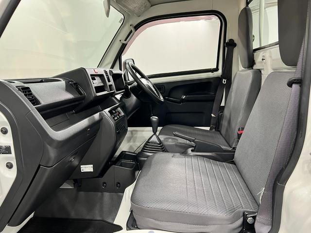 ハイゼットトラックスタンダード　４ＷＤ／ＭＴ車／走行４０９７１キロ／ラジオ１年保証距離無制限　走行距離４０９７１キロ　４ＷＤ　マニュアル車　ＦＭＡＭラジオ　純正フロアマット　マニュアルエアコン　取扱説明書（埼玉県）の中古車