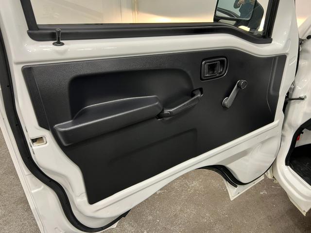 ハイゼットトラックスタンダード　４ＷＤ／ＭＴ車／走行４０９７１キロ／ラジオ１年保証距離無制限　走行距離４０９７１キロ　４ＷＤ　マニュアル車　ＦＭＡＭラジオ　純正フロアマット　マニュアルエアコン　取扱説明書（埼玉県）の中古車