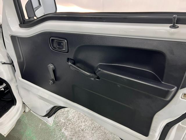 ハイゼットトラックスタンダード　４ＷＤ／ＭＴ車／走行４０９７１キロ／ラジオ１年保証距離無制限　走行距離４０９７１キロ　４ＷＤ　マニュアル車　ＦＭＡＭラジオ　純正フロアマット　マニュアルエアコン　取扱説明書（埼玉県）の中古車