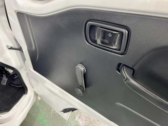 ハイゼットトラックスタンダード　４ＷＤ／ＭＴ車／走行４０９７１キロ／ラジオ１年保証距離無制限　走行距離４０９７１キロ　４ＷＤ　マニュアル車　ＦＭＡＭラジオ　純正フロアマット　マニュアルエアコン　取扱説明書（埼玉県）の中古車