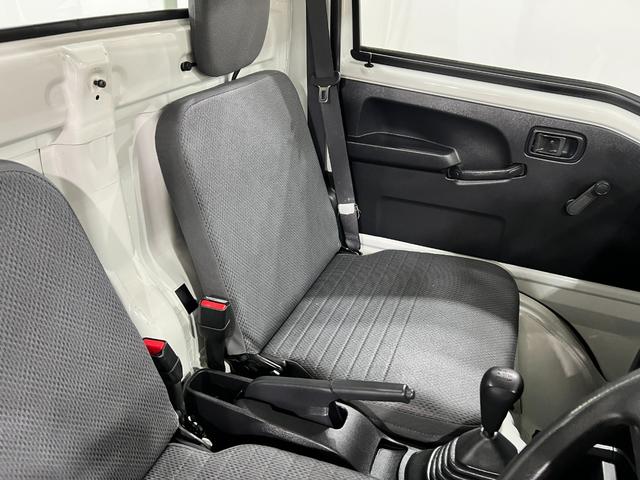 ハイゼットトラックスタンダード　４ＷＤ／ＭＴ車／走行４０９７１キロ／ラジオ１年保証距離無制限　走行距離４０９７１キロ　４ＷＤ　マニュアル車　ＦＭＡＭラジオ　純正フロアマット　マニュアルエアコン　取扱説明書（埼玉県）の中古車