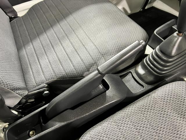 ハイゼットトラックスタンダード　４ＷＤ／ＭＴ車／走行４０９７１キロ／ラジオ１年保証距離無制限　走行距離４０９７１キロ　４ＷＤ　マニュアル車　ＦＭＡＭラジオ　純正フロアマット　マニュアルエアコン　取扱説明書（埼玉県）の中古車
