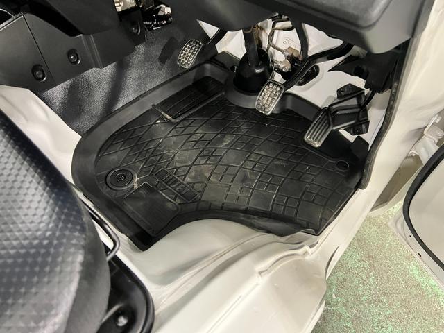 ハイゼットトラックスタンダード　走行１６８６７キロ／４ＷＤ／ＭＴ／スマアシ無一年保証・走行距離無制限走行１６８６７キロ　助手席エアバック　純正カーペットマット　クリアランスソナー　オートライト　アイドリングストップ（埼玉県）の中古車
