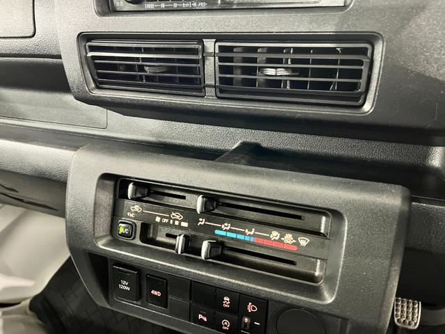 ハイゼットトラックスタンダード　走行１６８６７キロ／４ＷＤ／ＭＴ／スマアシ無一年保証・走行距離無制限走行１６８６７キロ　助手席エアバック　純正カーペットマット　クリアランスソナー　オートライト　アイドリングストップ（埼玉県）の中古車