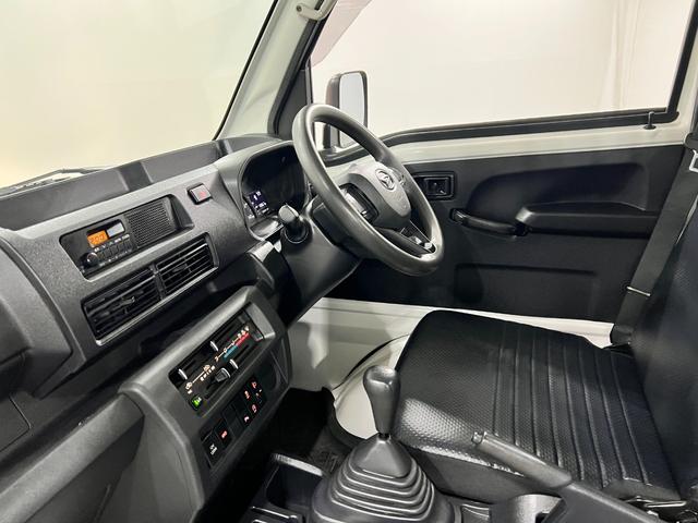 ハイゼットトラックスタンダード　走行１６８６７キロ／４ＷＤ／ＭＴ／スマアシ無一年保証・走行距離無制限走行１６８６７キロ　助手席エアバック　純正カーペットマット　クリアランスソナー　オートライト　アイドリングストップ（埼玉県）の中古車