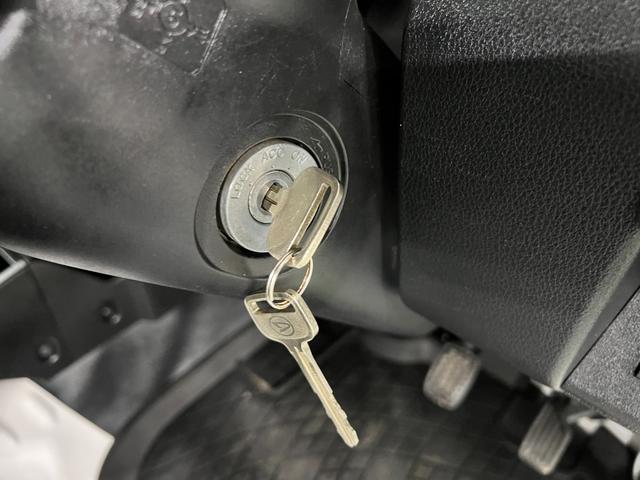 ハイゼットトラックスタンダード　走行１６８６７キロ／４ＷＤ／ＭＴ／スマアシ無一年保証・走行距離無制限走行１６８６７キロ　助手席エアバック　純正カーペットマット　クリアランスソナー　オートライト　アイドリングストップ（埼玉県）の中古車