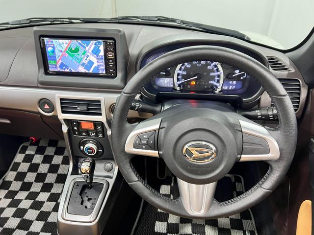 コペンセロ　走行７１２９３キロ／ワンセグナビ／ドラレコ／マット１年保証距離無制限　走行距離７１２９３キロ　ワンセグナビ　ドライブレコーダー　純正カーペットマット　助手席エアバッグ　ＬＥＤヘッドランプ　アイドリングストップ　シートヒーター（埼玉県）の中古車