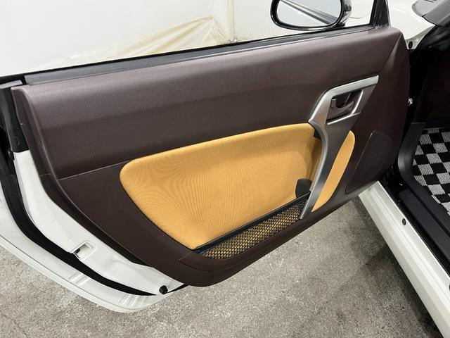 コペンセロ　走行７１２９３キロ／ワンセグナビ／ドラレコ／マット１年保証距離無制限　走行距離７１２９３キロ　ワンセグナビ　ドライブレコーダー　純正カーペットマット　助手席エアバッグ　ＬＥＤヘッドランプ　アイドリングストップ　シートヒーター（埼玉県）の中古車