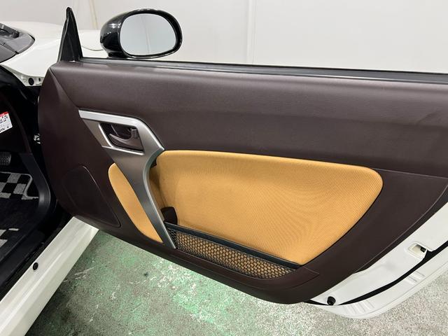 コペンセロ　走行７１２９３キロ／ワンセグナビ／ドラレコ／マット１年保証距離無制限　走行距離７１２９３キロ　ワンセグナビ　ドライブレコーダー　純正カーペットマット　助手席エアバッグ　ＬＥＤヘッドランプ　アイドリングストップ　シートヒーター（埼玉県）の中古車