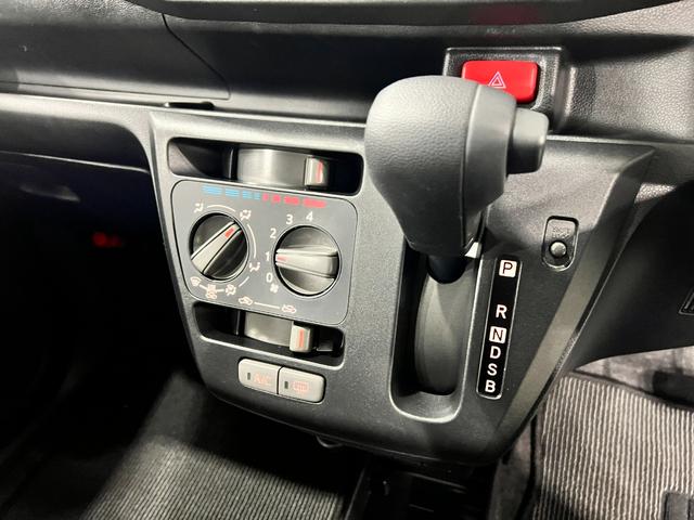 ピクシスエポックＬ　ＳＡIII　走行８５７１４キロ／ＣＤチューナー純正マット１年保証距離無制限　走行距離８５７１４キロ　ＣＤチューナー　純正カーペットマット　助手席エアバッグ　クリアランスソナー　オートマチックハイビーム　アイドリングストップ　スマートアシスト３（埼玉県）の中古車