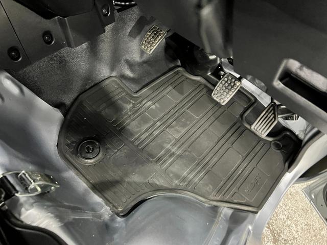 ハイゼットトラックエクストラＳＡIIIｔ　ＭＴ車／走行３８９２０キロ／マット１年保証距離無制限　走行距離３８９２０キロ　マニュアル車　ＣＤチューナー　純正フロアマット　荷台作業灯　キーレスエントリー　マニュアルエアコン（埼玉県）の中古車