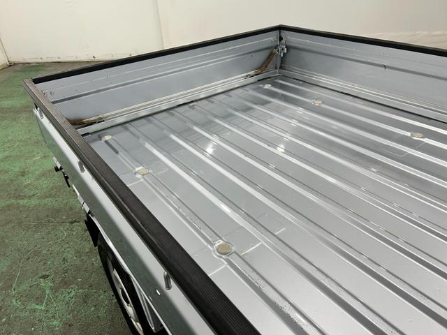 ハイゼットトラックエクストラＳＡIIIｔ　ＭＴ車／走行３８９２０キロ／マット１年保証距離無制限　走行距離３８９２０キロ　マニュアル車　ＣＤチューナー　純正フロアマット　荷台作業灯　キーレスエントリー　マニュアルエアコン（埼玉県）の中古車