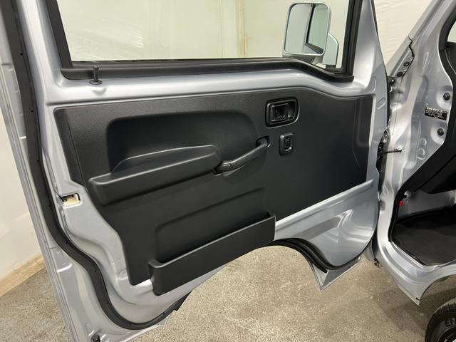 ハイゼットトラックエクストラＳＡIIIｔ　ＭＴ車／走行３８９２０キロ／マット１年保証距離無制限　走行距離３８９２０キロ　マニュアル車　ＣＤチューナー　純正フロアマット　荷台作業灯　キーレスエントリー　マニュアルエアコン（埼玉県）の中古車