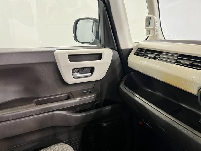 Ｎ−ＢＯＸＧ　走行１５３８７キロ／車検整備付一年保証・走行距離無制限走行１５３８７キロ　車検整備付　ワンセグナビ　ブルートゥース　バックカメラ　ＥＴＣ　クリアランスソナー　オートライト　ＬＥＤヘッドライト　ベンチシート（東京都）の中古車