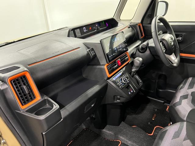 タントファンクロスターボ 走行13795キロ/車検整備付一年保証・走行距離無制限走行13795キロ 車検整備付 ディスプレイオーディオ 全周囲カメラ クリアランスソナー オートライト LEDヘッドライト ベンチシート シートヒーター 両側電動スライドドア(埼玉県)の中古車