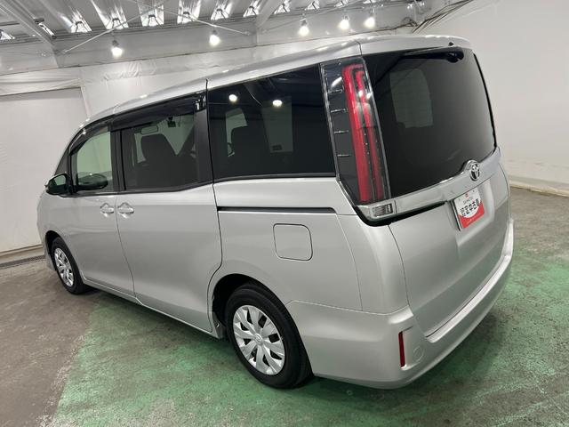 ノアX 走行28496キロ/雹害/修復歴/ナビ/後席モニター一年保証・走行距離無制限走行28496キロ フルセグナビ ブルートゥース バックカメラ ドラレコ 後席モニター ETC オートライト LEDヘッドライト(埼玉県)の中古車