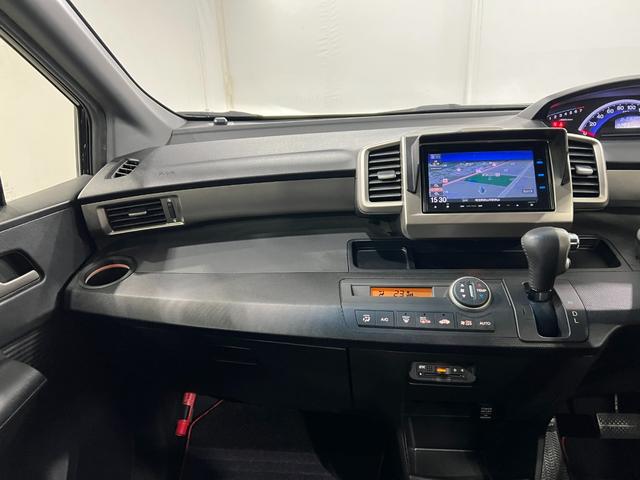 フリードスパイクＧ　エアロ　走行３６８９７キロ／フルセグナビ／バックカメラ１年保証距離無制限　走行距離３６８９７キロ　フルセグナビ　バックカメラ　ブルートゥース　フロアマット　助手席エアバッグ　オートライト　ＨＩＤヘッドランプ　両側電動スライドドア　電動格納式ドアミラー（埼玉県）の中古車