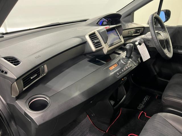 フリードスパイクＧ　エアロ　走行３６８９７キロ／フルセグナビ／バックカメラ１年保証距離無制限　走行距離３６８９７キロ　フルセグナビ　バックカメラ　ブルートゥース　フロアマット　助手席エアバッグ　オートライト　ＨＩＤヘッドランプ　両側電動スライドドア　電動格納式ドアミラー（埼玉県）の中古車