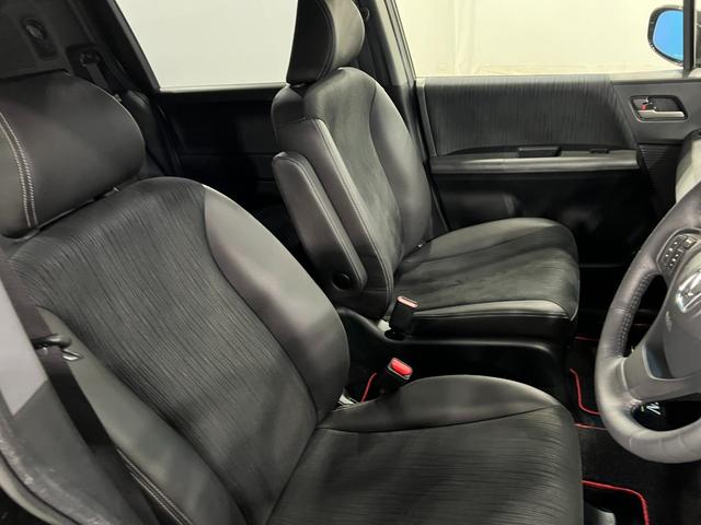 フリードスパイクＧ　エアロ　走行３６８９７キロ／フルセグナビ／バックカメラ１年保証距離無制限　走行距離３６８９７キロ　フルセグナビ　バックカメラ　ブルートゥース　フロアマット　助手席エアバッグ　オートライト　ＨＩＤヘッドランプ　両側電動スライドドア　電動格納式ドアミラー（埼玉県）の中古車