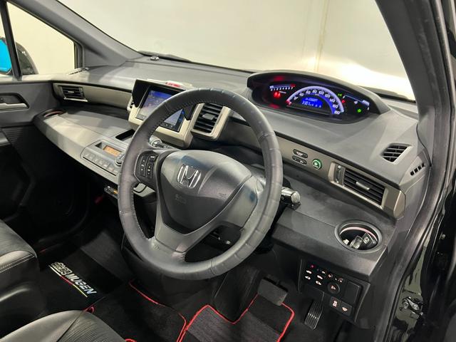 フリードスパイクＧ　エアロ　走行３６８９７キロ／フルセグナビ／バックカメラ１年保証距離無制限　走行距離３６８９７キロ　フルセグナビ　バックカメラ　ブルートゥース　フロアマット　助手席エアバッグ　オートライト　ＨＩＤヘッドランプ　両側電動スライドドア　電動格納式ドアミラー（埼玉県）の中古車