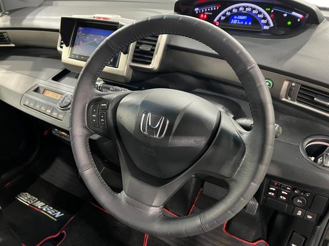 フリードスパイクＧ　エアロ　走行３６８９７キロ／フルセグナビ／バックカメラ１年保証距離無制限　走行距離３６８９７キロ　フルセグナビ　バックカメラ　ブルートゥース　フロアマット　助手席エアバッグ　オートライト　ＨＩＤヘッドランプ　両側電動スライドドア　電動格納式ドアミラー（埼玉県）の中古車
