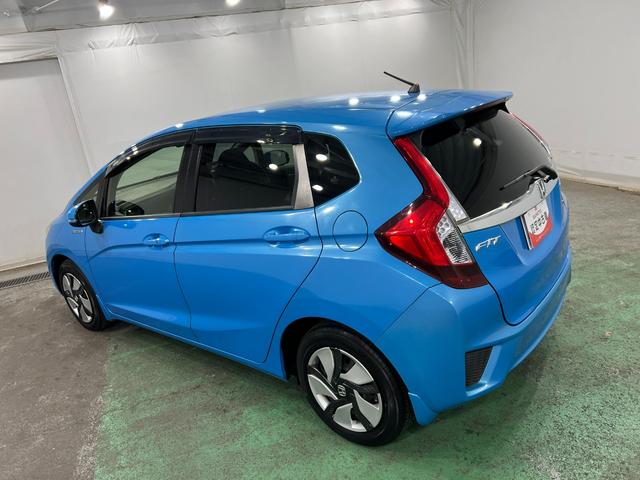 フィットハイブリッドＬパッケージ　走行４２９３０キロ／ワンセグナビ／バックカメラ１年保証距離無制限　走行距離４２９３０キロ　ワンセグナビ　バックカメラ　純正マット　サイドエアバッグ　オートライト　ＬＥＤヘッドランプ　電動格納式ドアミラー（埼玉県）の中古車