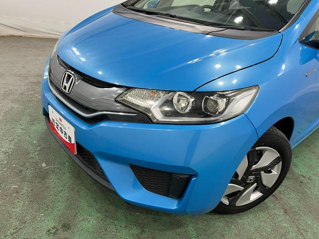 フィットハイブリッドＬパッケージ　走行４２９３０キロ／ワンセグナビ／バックカメラ１年保証距離無制限　走行距離４２９３０キロ　ワンセグナビ　バックカメラ　純正マット　サイドエアバッグ　オートライト　ＬＥＤヘッドランプ　電動格納式ドアミラー（埼玉県）の中古車