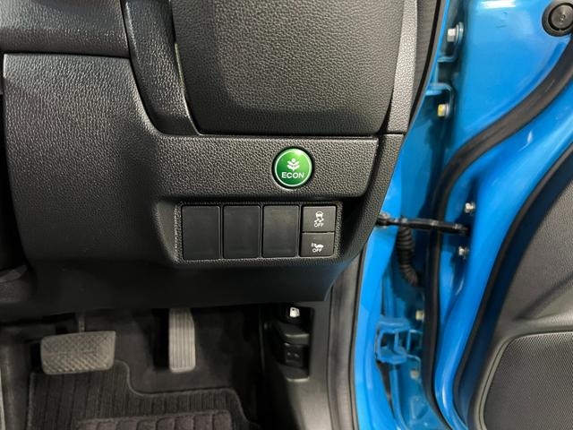 フィットハイブリッドＬパッケージ　走行４２９３０キロ／ワンセグナビ／バックカメラ１年保証距離無制限　走行距離４２９３０キロ　ワンセグナビ　バックカメラ　純正マット　サイドエアバッグ　オートライト　ＬＥＤヘッドランプ　電動格納式ドアミラー（埼玉県）の中古車