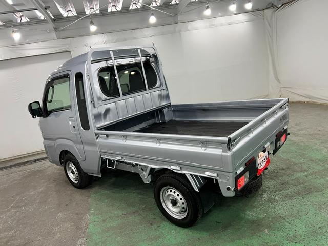 ハイゼットトラックジャンボエクストラ　走行１１２９２キロ／ＣＤチューナー１年保証距離無制限　走行距離１１２９２キロ　ＣＤチューナー　純正フロアマット　助手席エアバッグ　クリアランスソナー　ＬＥＤヘッドランプ　アイドリングストップ　ＬＥＤ荷台作業灯（埼玉県）の中古車