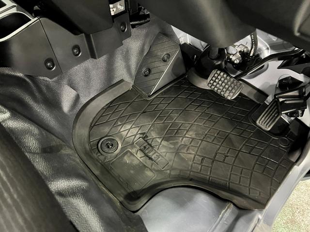 ハイゼットトラックジャンボエクストラ　走行１１２９２キロ／ＣＤチューナー１年保証距離無制限　走行距離１１２９２キロ　ＣＤチューナー　純正フロアマット　助手席エアバッグ　クリアランスソナー　ＬＥＤヘッドランプ　アイドリングストップ　ＬＥＤ荷台作業灯（埼玉県）の中古車