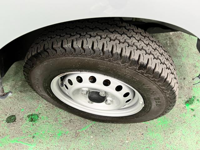 ハイゼットトラックジャンボエクストラ　走行１１２９２キロ／ＣＤチューナー１年保証距離無制限　走行距離１１２９２キロ　ＣＤチューナー　純正フロアマット　助手席エアバッグ　クリアランスソナー　ＬＥＤヘッドランプ　アイドリングストップ　ＬＥＤ荷台作業灯（埼玉県）の中古車