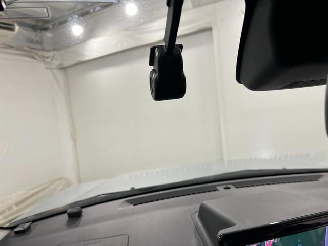 ロッキープレミアム　走行８２７３８キロ／車検整備付／ナビ／ドラレコ１年保証・走行距離無制限　ブルートゥース　バックカメラ　ＥＴＣ　サイドエアバック　クリアランスソナー　オートマチックハイビーム　オートライト　ＬＥＤヘッドライト　シートヒーター（埼玉県）の中古車