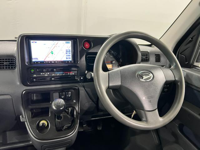 ハイゼットカーゴクルーズターボ 4WD/MT車/走行47232キロ/ナビ1年保証距離無制限 走行距離47232キロ 4WD MT車 ワンセグナビ バックカメラ 助手席エアバッグ 純正フロアマット マニュアルエアコン(埼玉県)の中古車