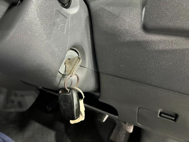 ハイゼットカーゴクルーズターボ 4WD/MT車/走行47232キロ/ナビ1年保証距離無制限 走行距離47232キロ 4WD MT車 ワンセグナビ バックカメラ 助手席エアバッグ 純正フロアマット マニュアルエアコン(埼玉県)の中古車