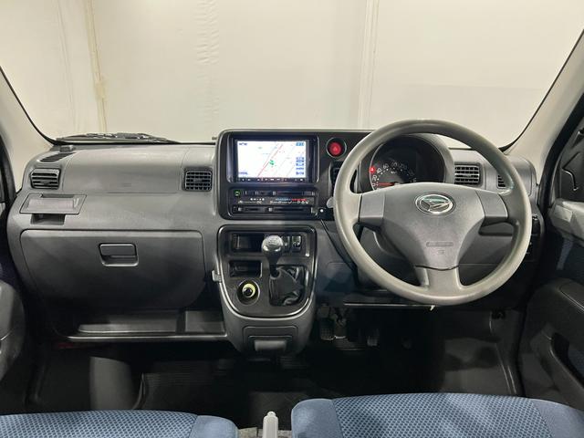 ハイゼットカーゴクルーズターボ 4WD/MT車/走行47232キロ/ナビ1年保証距離無制限 走行距離47232キロ 4WD MT車 ワンセグナビ バックカメラ 助手席エアバッグ 純正フロアマット マニュアルエアコン(埼玉県)の中古車