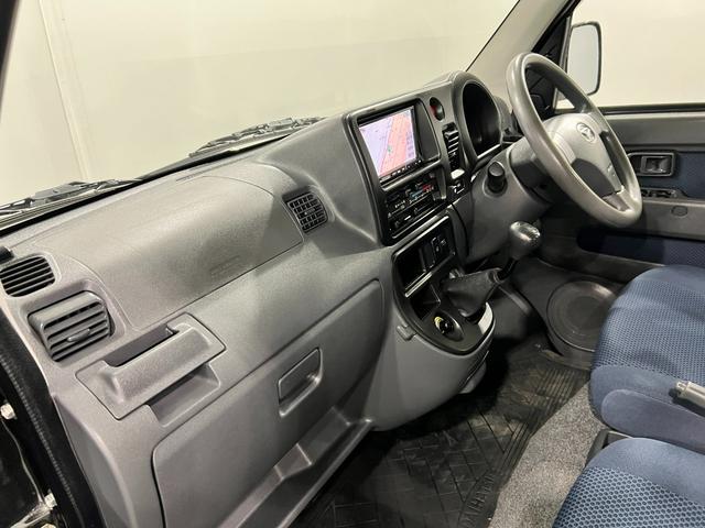 ハイゼットカーゴクルーズターボ 4WD/MT車/走行47232キロ/ナビ1年保証距離無制限 走行距離47232キロ 4WD MT車 ワンセグナビ バックカメラ 助手席エアバッグ 純正フロアマット マニュアルエアコン(埼玉県)の中古車