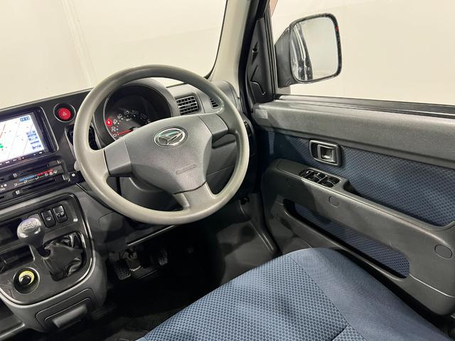 ハイゼットカーゴクルーズターボ 4WD/MT車/走行47232キロ/ナビ1年保証距離無制限 走行距離47232キロ 4WD MT車 ワンセグナビ バックカメラ 助手席エアバッグ 純正フロアマット マニュアルエアコン(埼玉県)の中古車