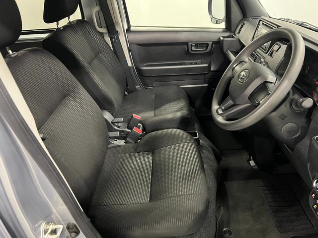 ハイゼットカーゴクルーズ 4WD/走行30251キロ/オートライト/マット1年保証距離無制限 走行距離30251キロ フロアマット 助手席エアバッグ クリアランスソナー オートライト アイドリングストップ 電動格納式ドアミラー(埼玉県)の中古車